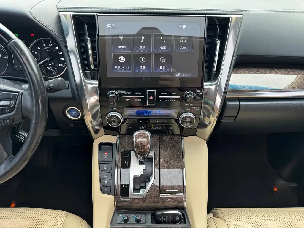 Toyota Alphard — миниатюра 14