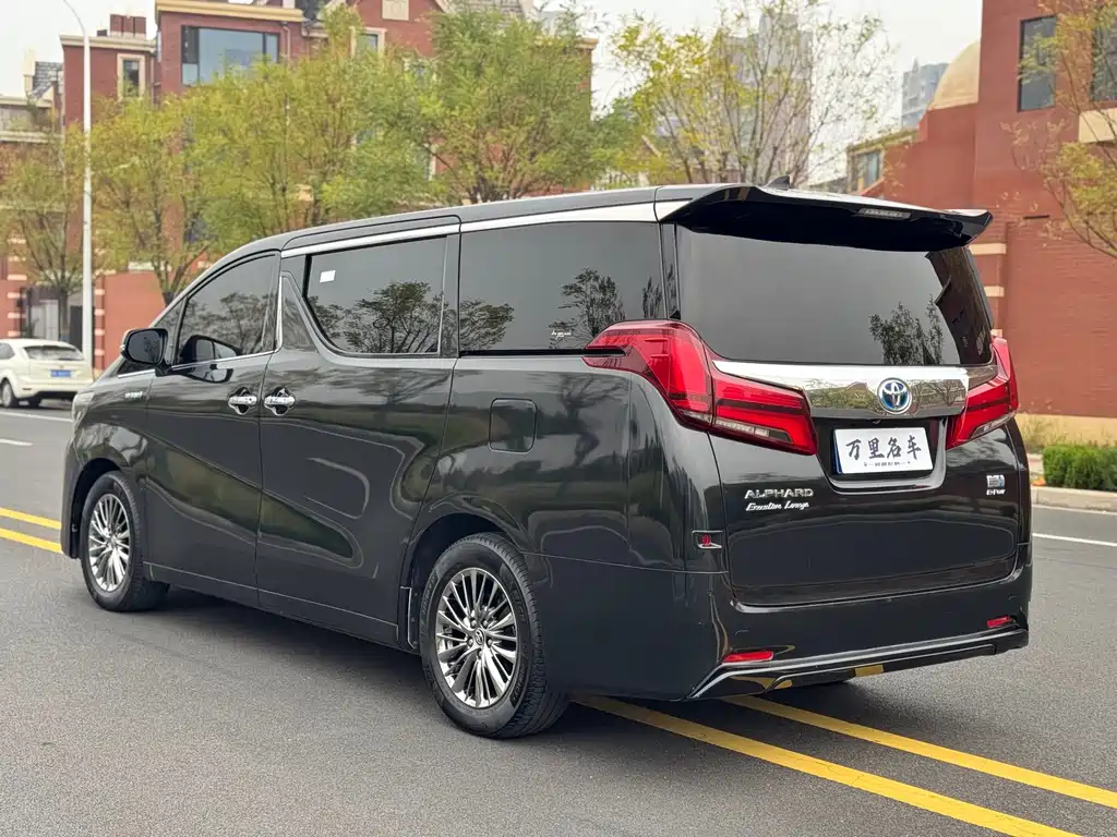 Toyota Alphard — миниатюра 29