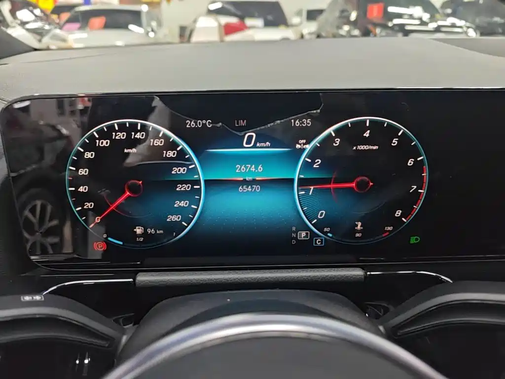 Mercedes-Benz GLA — миниатюра 12
