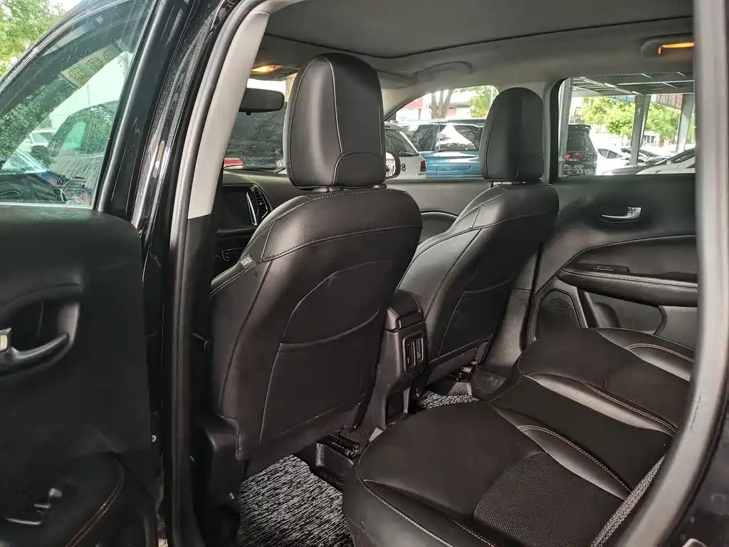 Jeep Compass — миниатюра 6