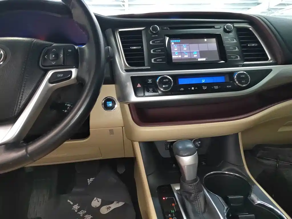 Toyota Highlander 2015 2.0T Luxury 7 мест