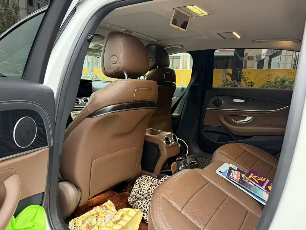 Mercedes-Benz E-Class — миниатюра 3