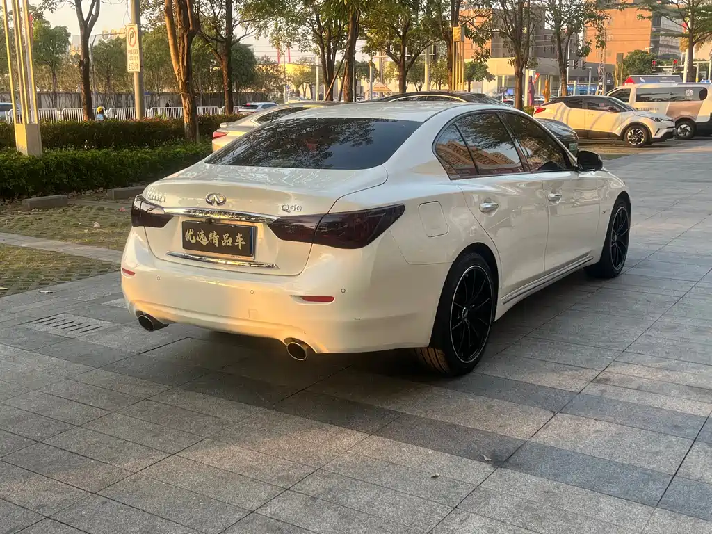 INFINITI Q50L