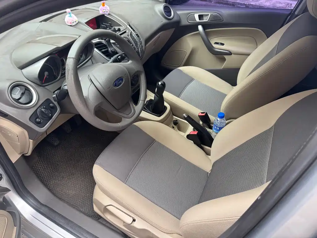 Ford Fiesta 2011 1.5L MT Fashion