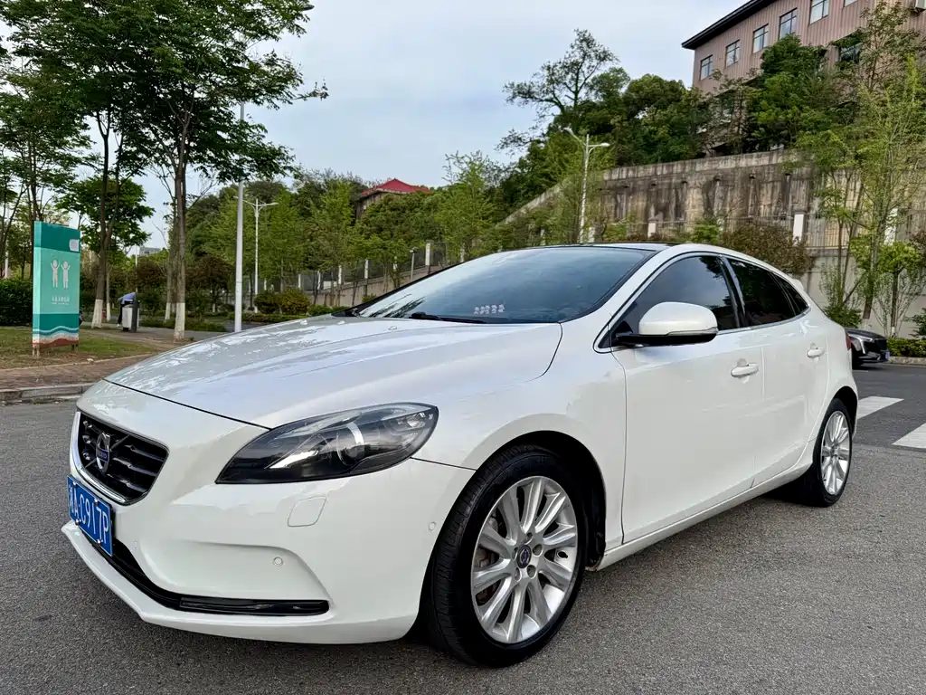 Volvo V40 2014