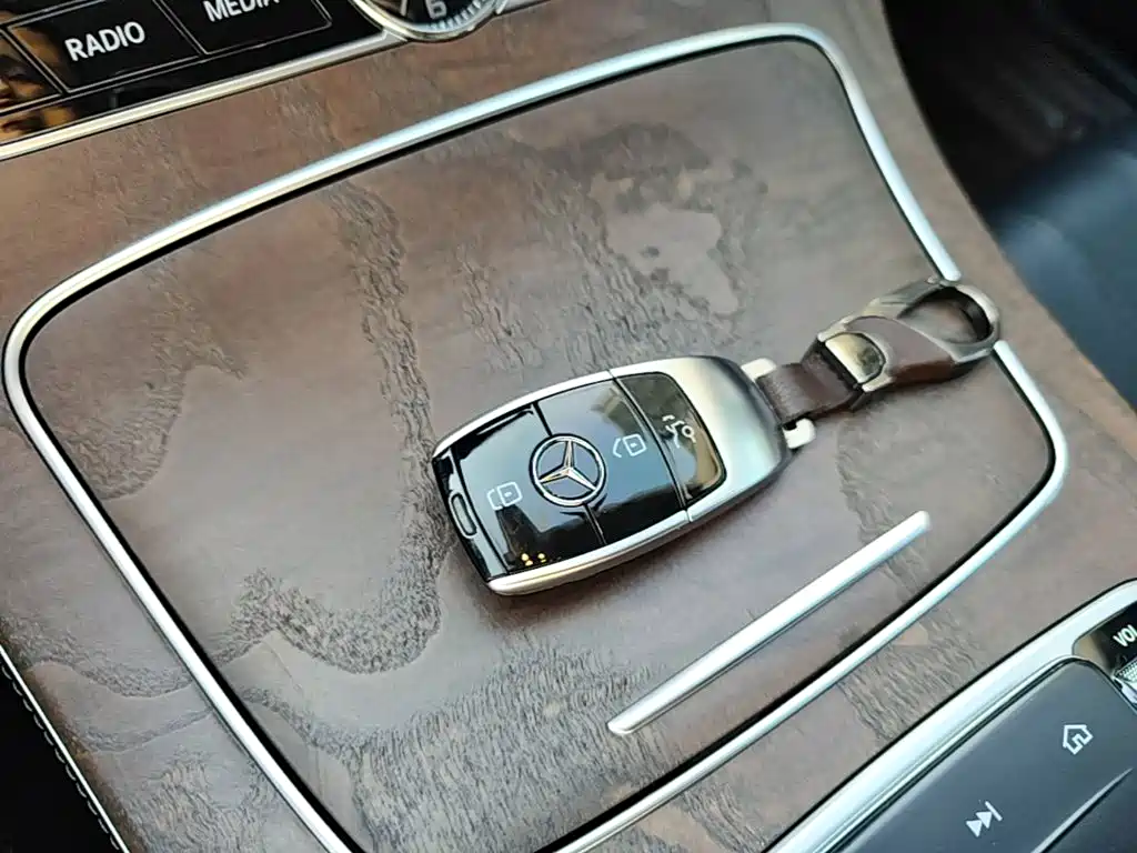 Mercedes-Benz E-Class — миниатюра 9