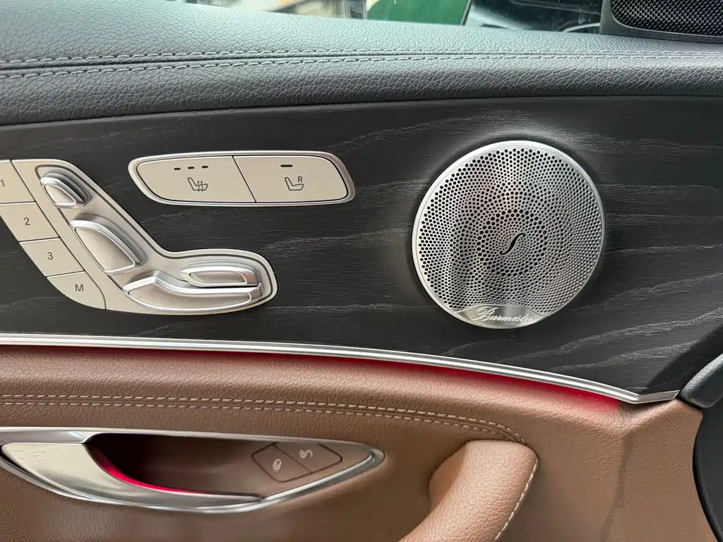 Mercedes-Benz E-Class — миниатюра 7