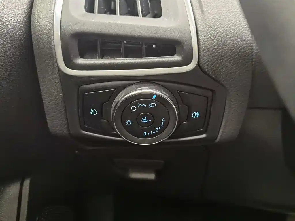 Ford Focus — миниатюра 21