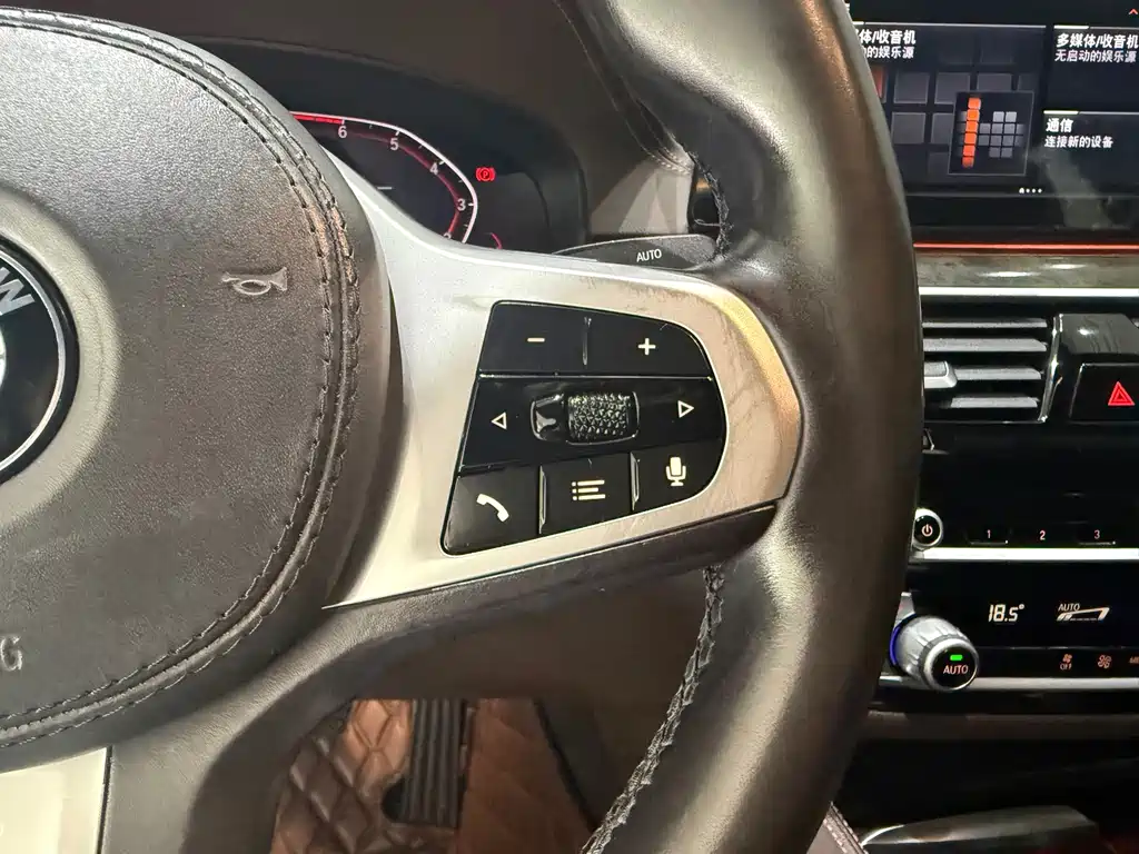 BMW 5 Series — миниатюра 18