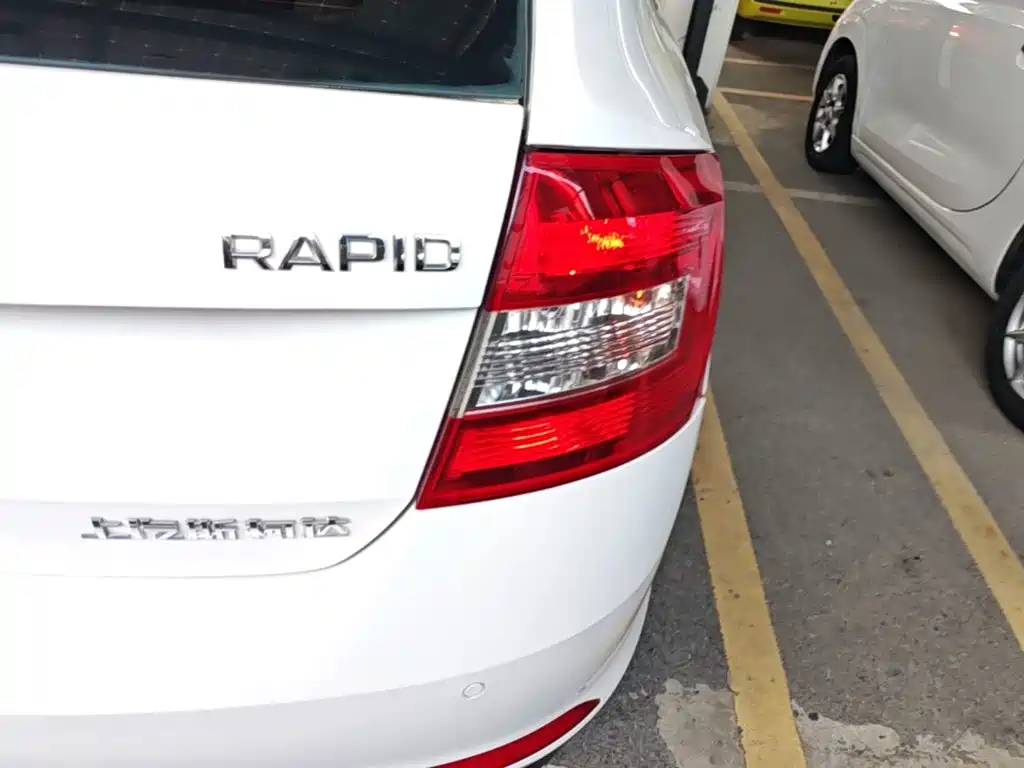 Skoda Rapid Spaceback — миниатюра 8