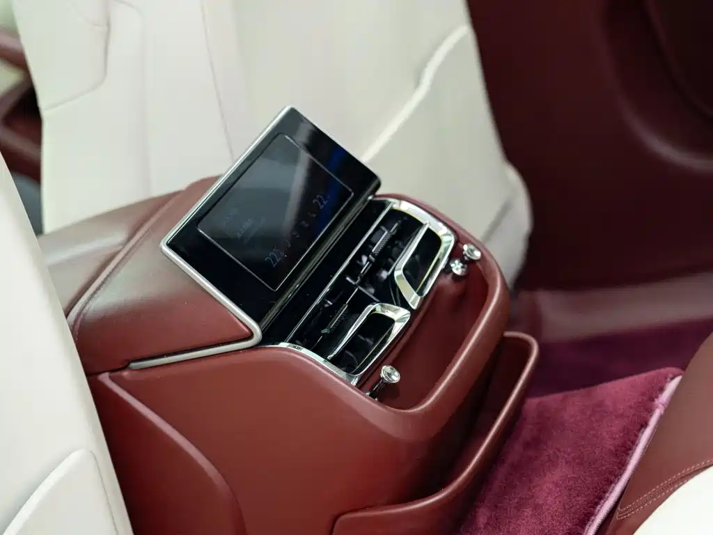 Bentley Flying Spur — миниатюра 13