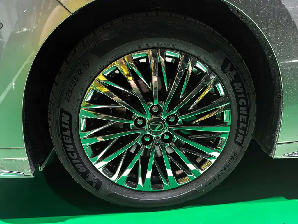 Lexus LM — миниатюра 12