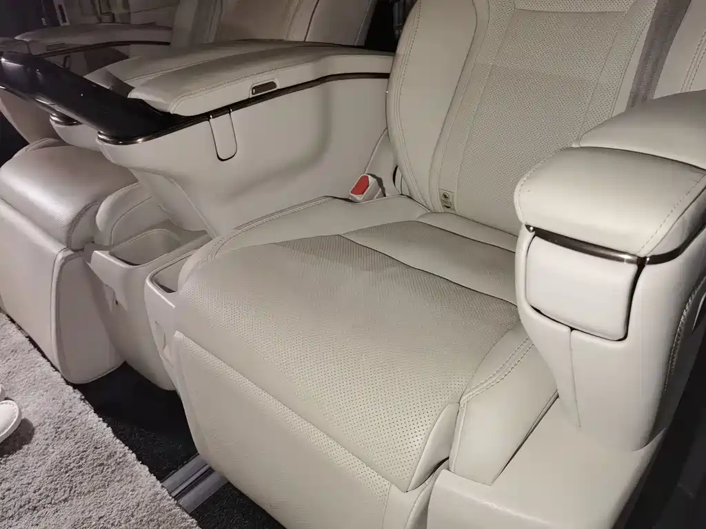 Lexus LM 2023 350h мест