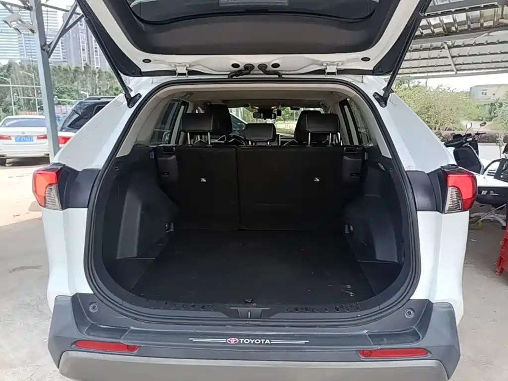 Toyota RAV4 — миниатюра 19