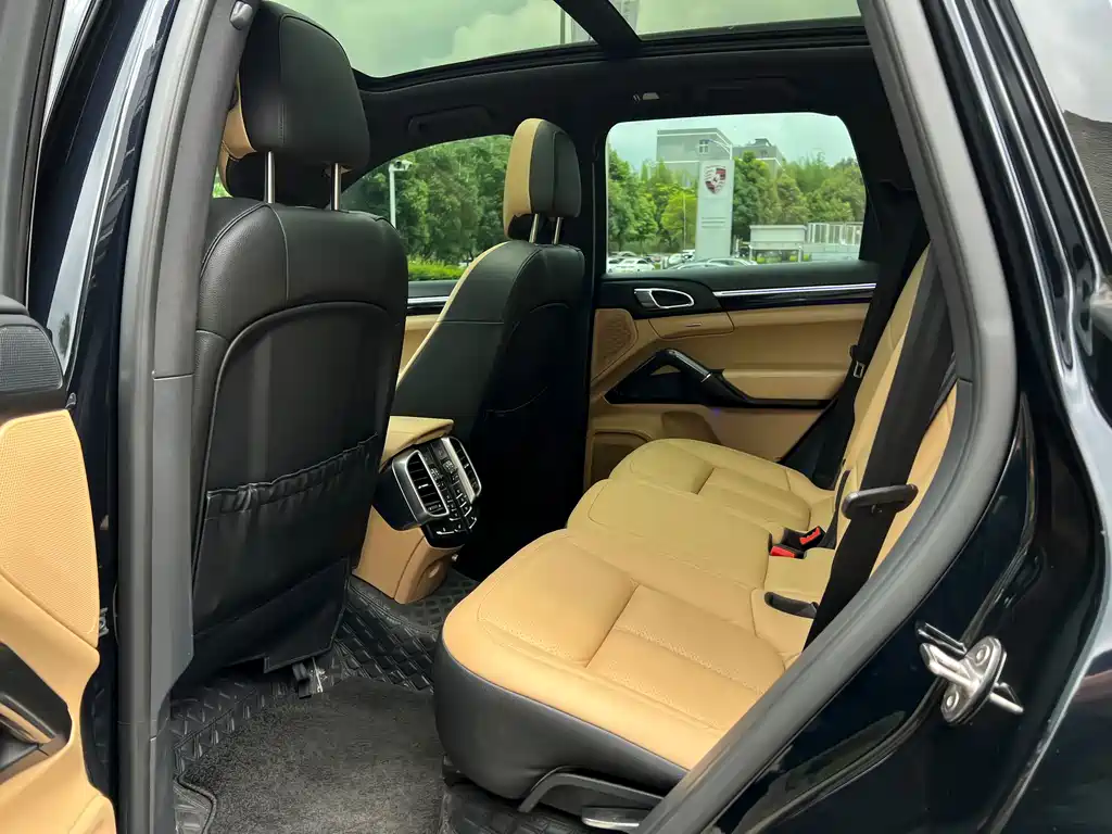 Porsche Cayenne — миниатюра 22