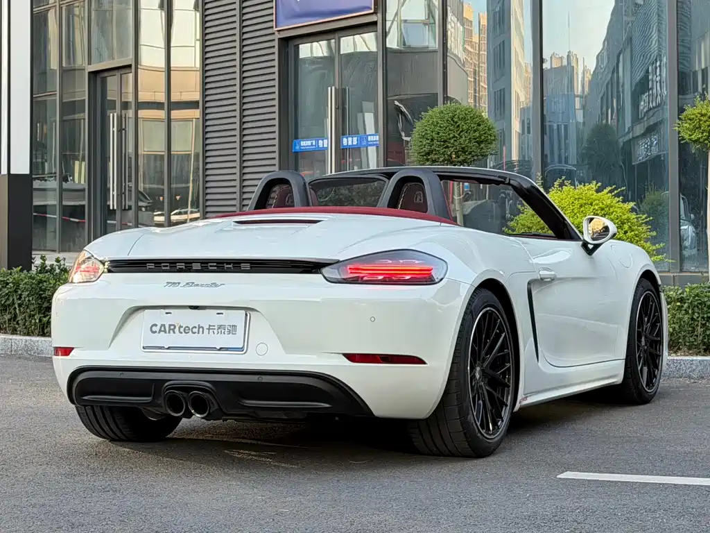 PORSCHE 718