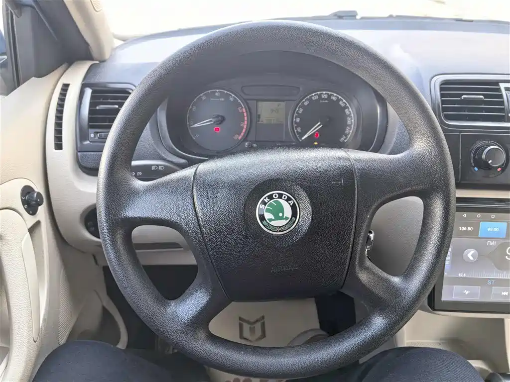 Skoda Fabia 1.4L Auto Crystal Supreme Edition, фото 19