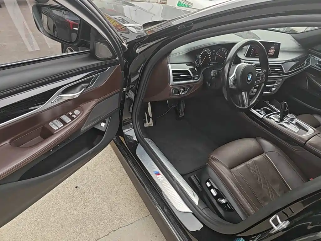 BMW 7 Series — миниатюра 16