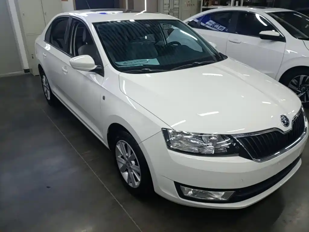 Skoda Rapid — миниатюра 4