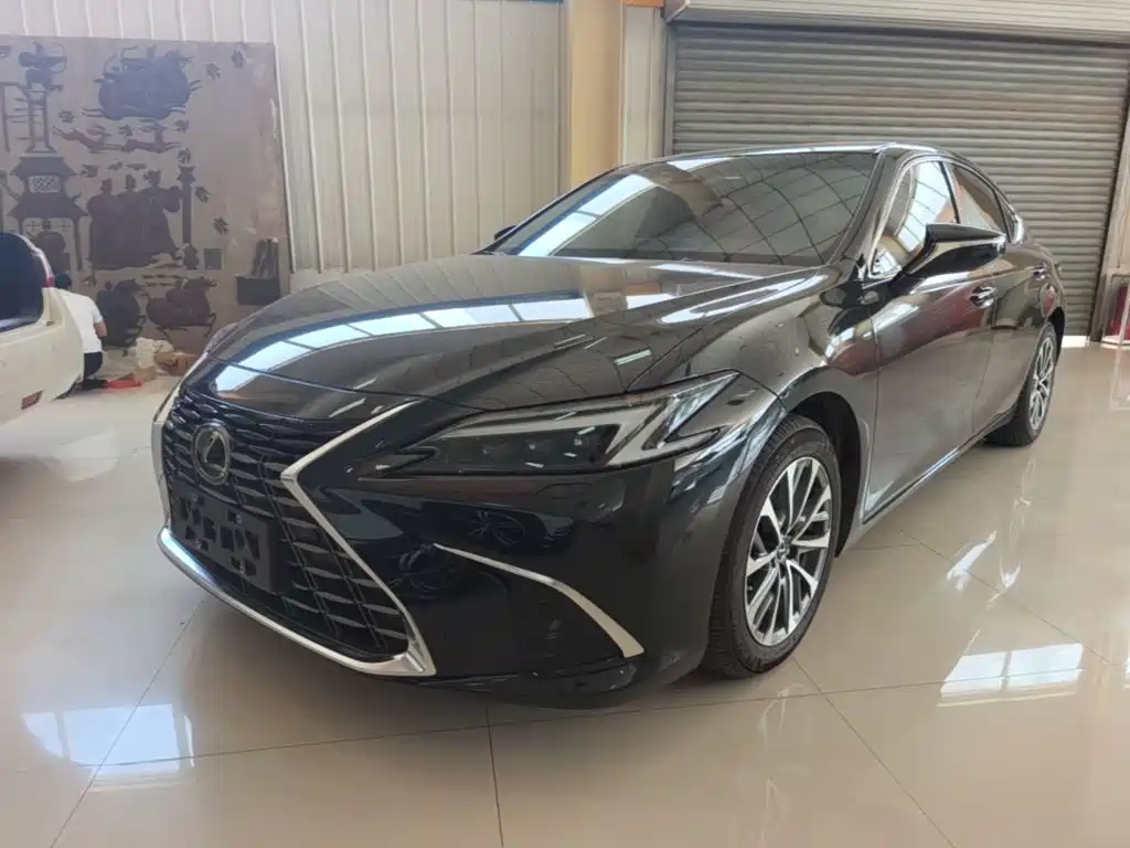 2025 Lexus ES - zdjęcie 1 z 25