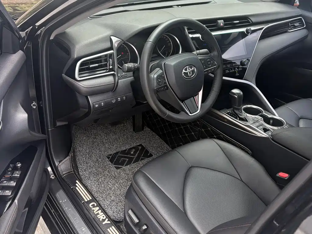 Toyota Camry — миниатюра 3