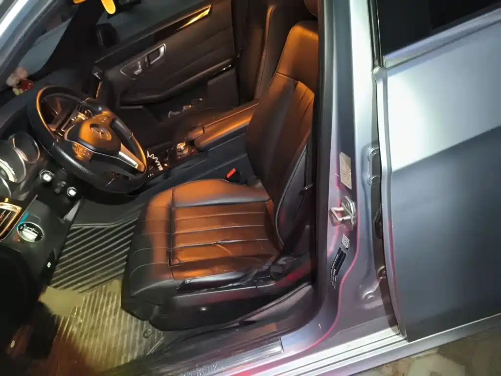 Mercedes-Benz E-Class — миниатюра 8
