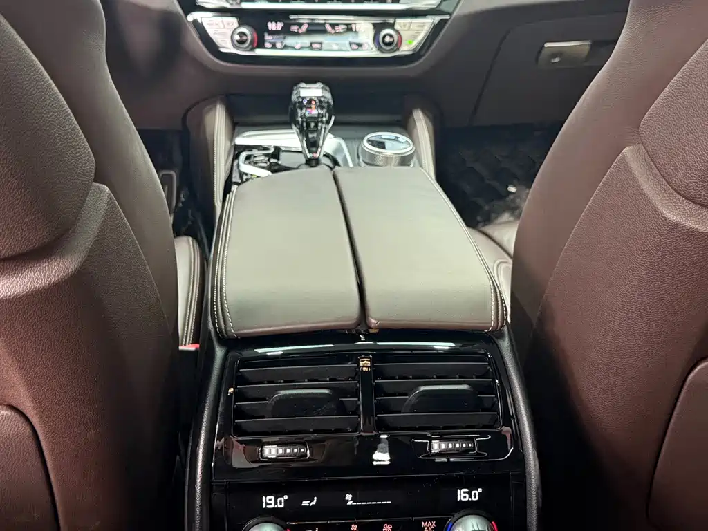 BMW 5 Series (Import) — миниатюра 14