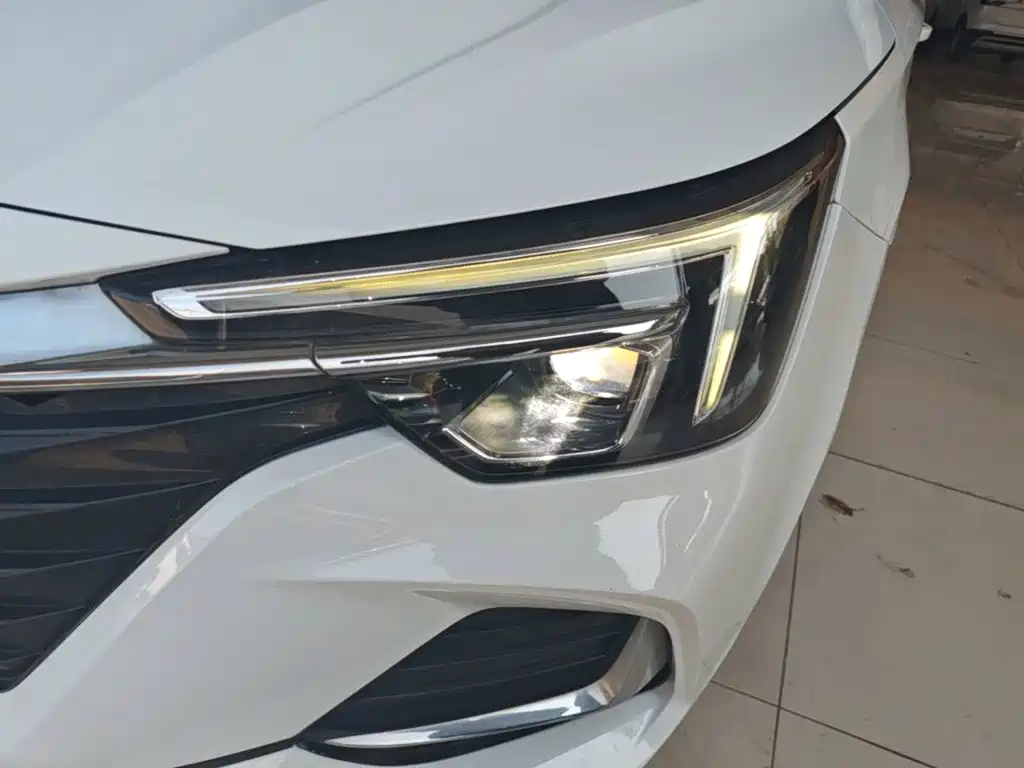 Roewe i6 MAX New Energy — миниатюра 18