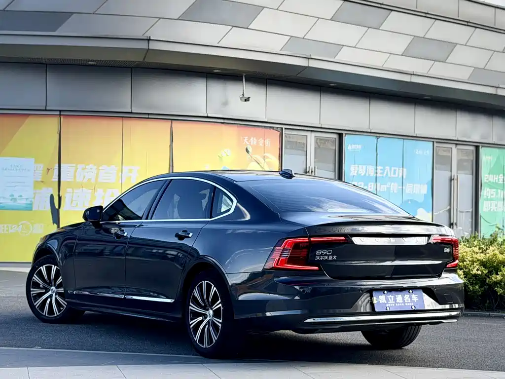 Volvo S90 2022 B5 Luxury