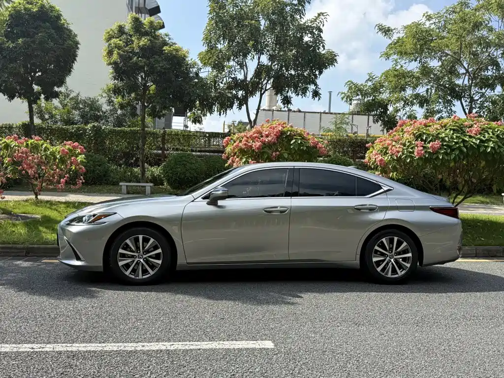 Lexus ES — миниатюра 4