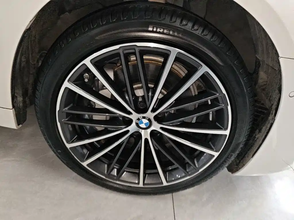 BMW 5 Series — миниатюра 23