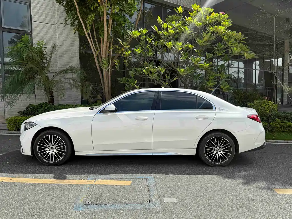 Mercedes-Benz C-Class — миниатюра 3