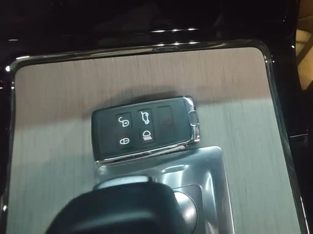 Land Rover Evoque PHEV — миниатюра 9