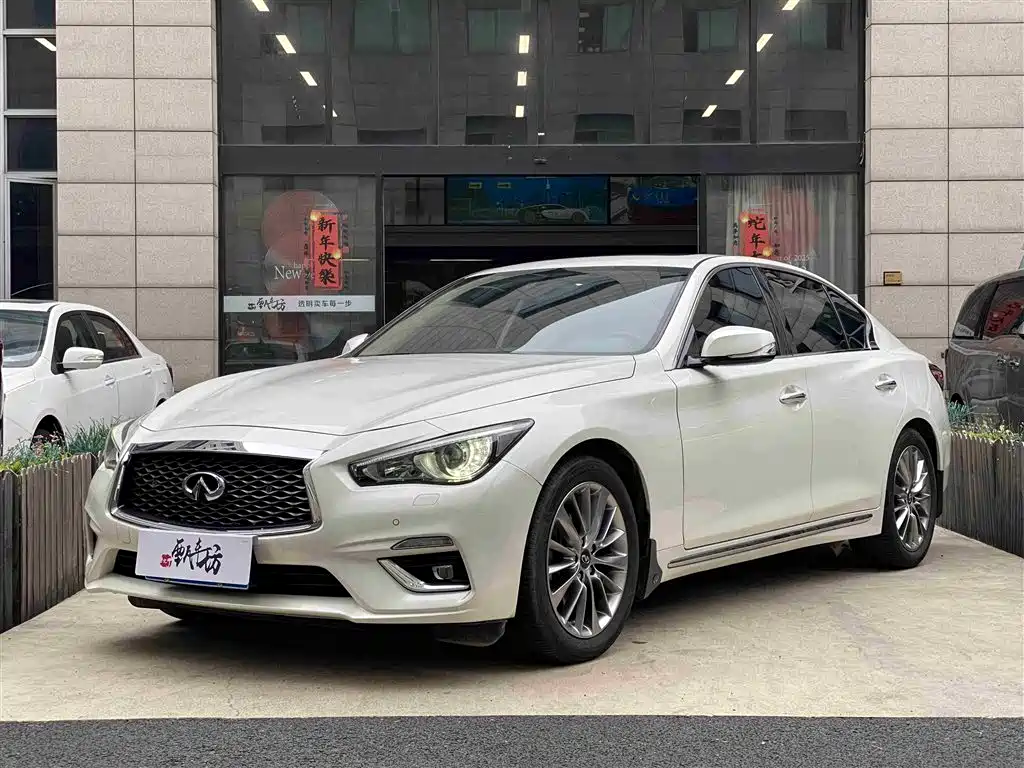 INFINITI Q50L