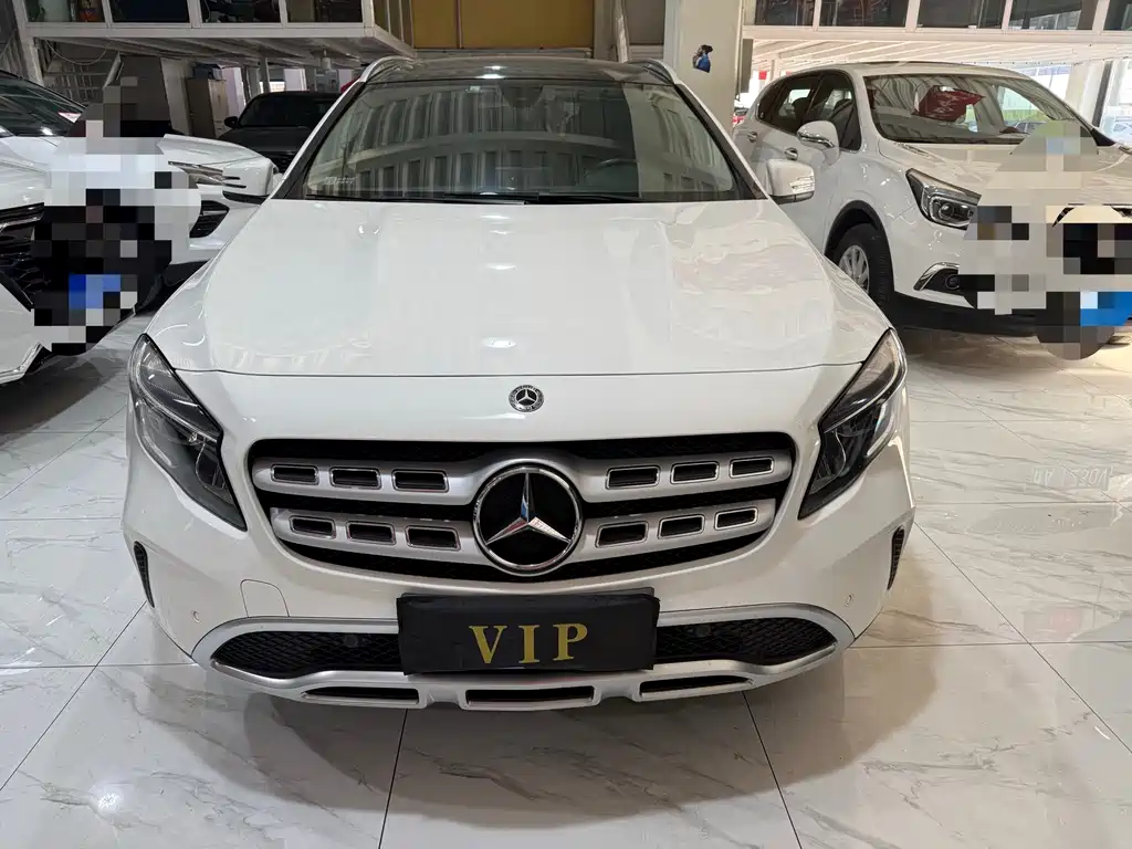 MERCEDES-BENZ GLA