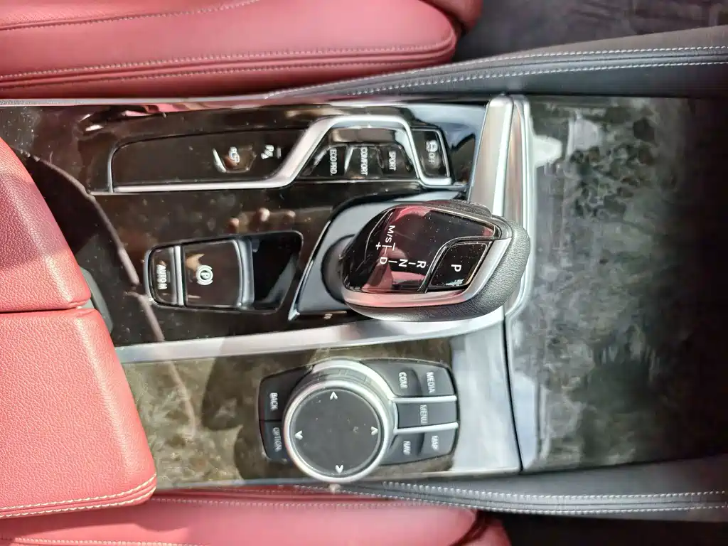 BMW 5 Series — миниатюра 13