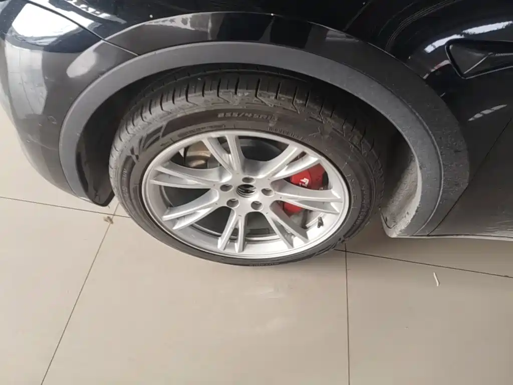 Tesla Model Y — миниатюра 23