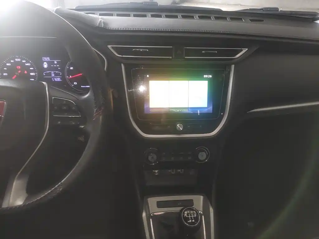 Roewe RX3 — миниатюра 13
