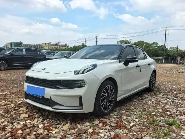2021 Lynk & Co 03