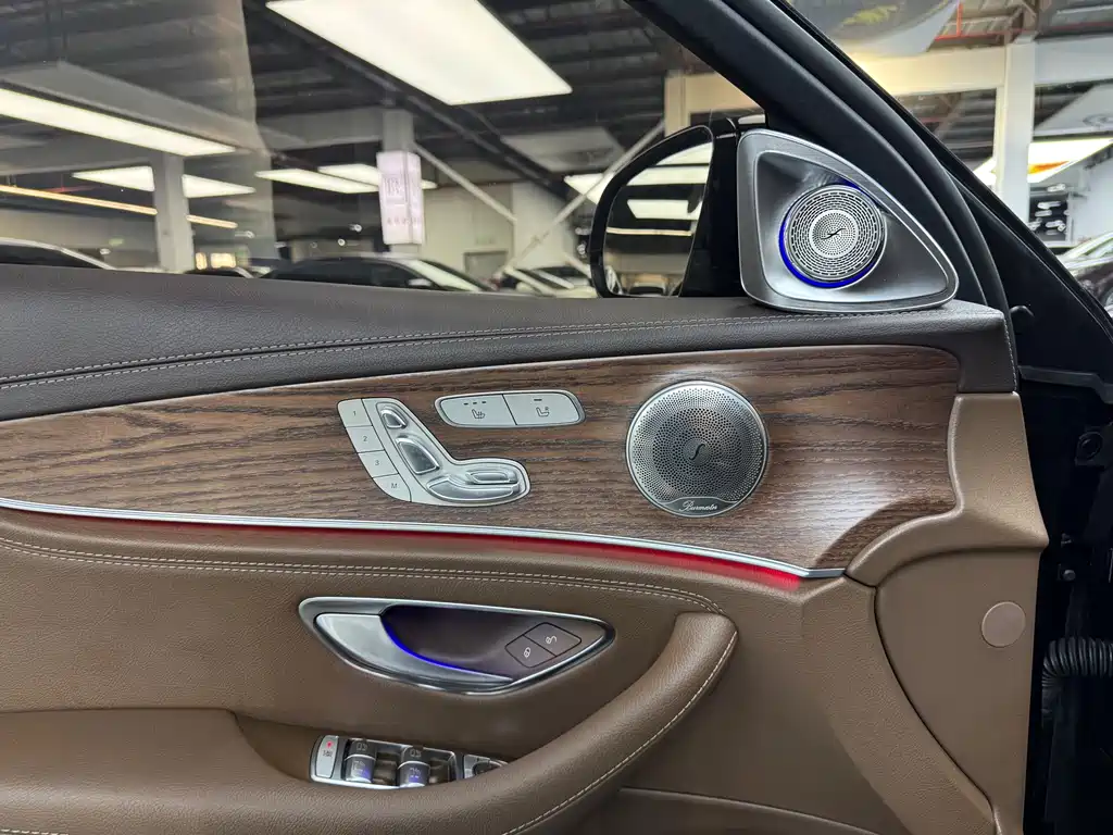 Mercedes-Benz E-Class — миниатюра 4