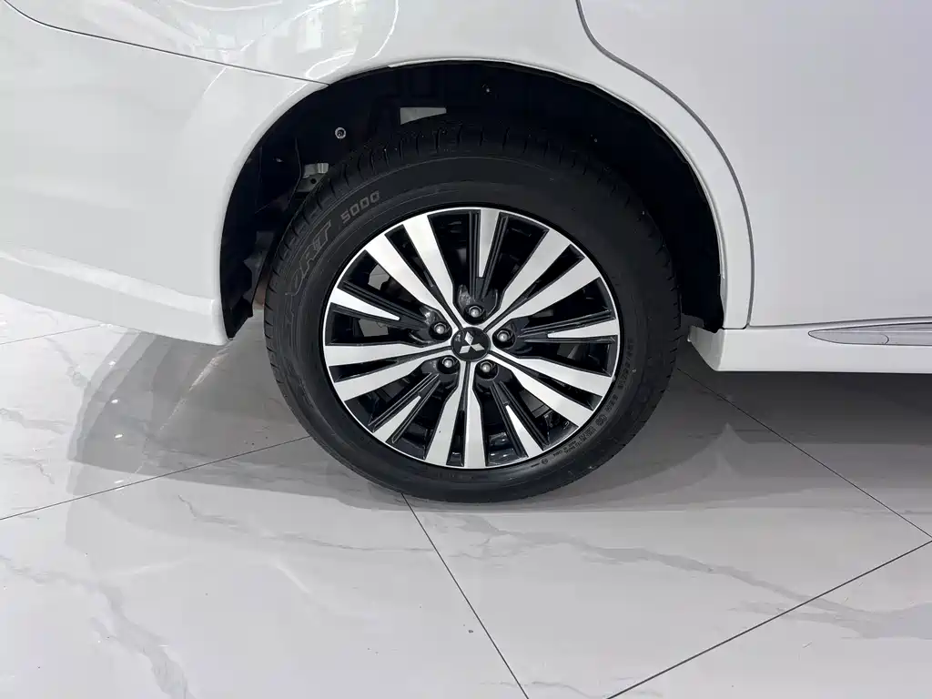 Mitsubishi Outlander — миниатюра 17