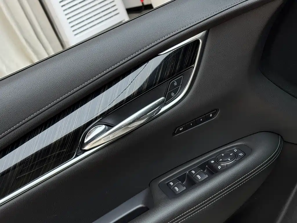 Cadillac XT6 — миниатюра 16