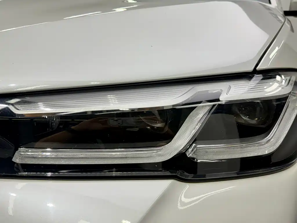 BMW 5 Series — миниатюра 4