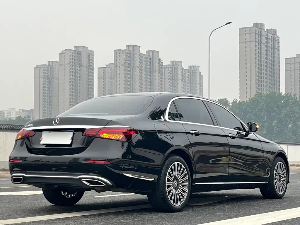 Mercedes-Benz E-Class — миниатюра 4