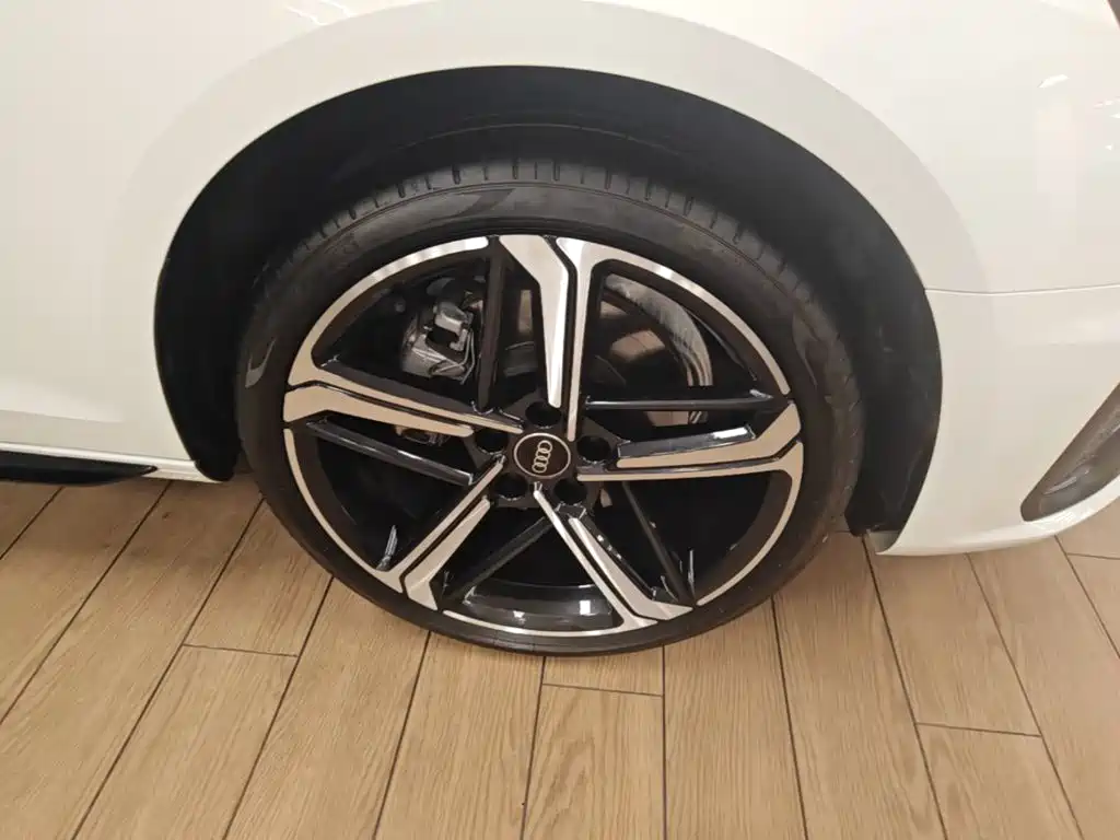Audi A4L — миниатюра 12