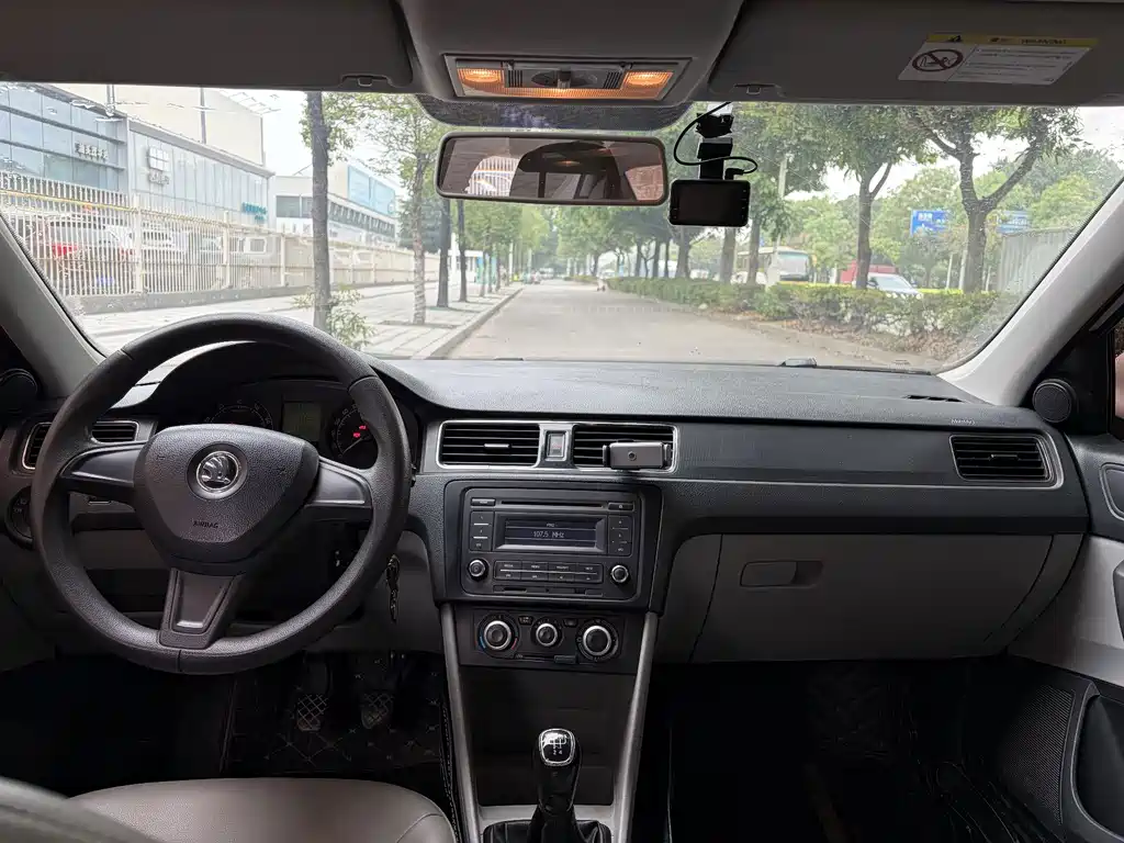 Skoda Rapid — миниатюра 2