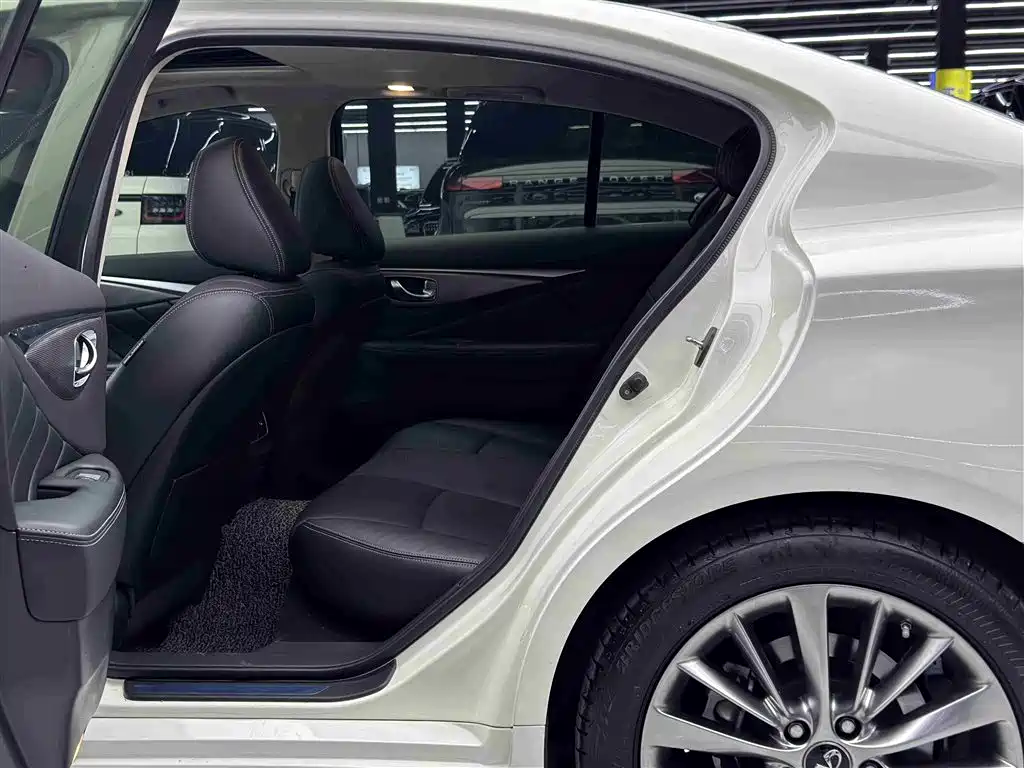 INFINITI Q50L