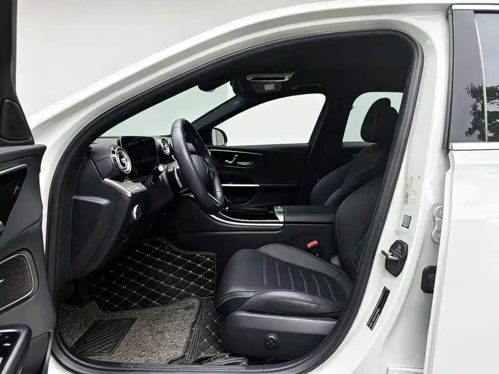 Mercedes-Benz C-Class — миниатюра 12