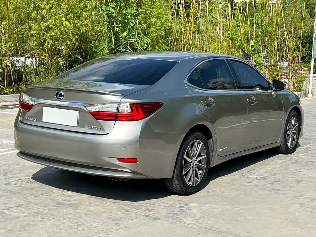 Lexus ES — миниатюра 9