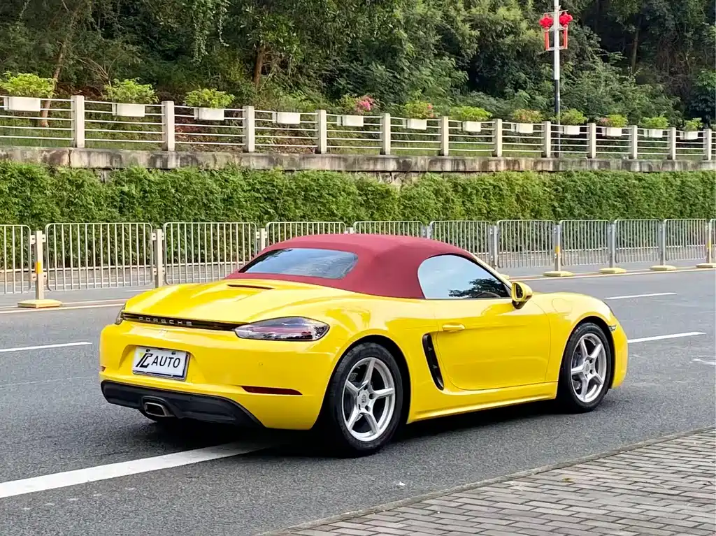 PORSCHE 718